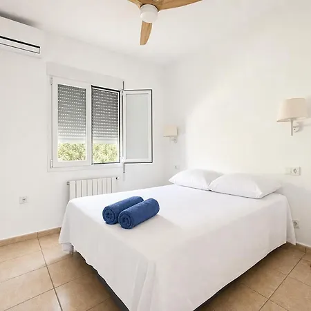 Carlota Villa *
